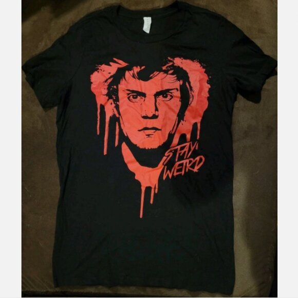 NWOT 🖤❣️ Evan Peters "Stay Weird" Black T-shirt W. Red Bleeding Heart Graphic - Picture 1 of 3